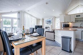 2 Manor Lodge - 2 Bedroom Lodge - Pendine