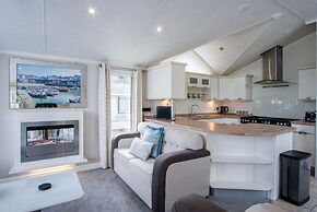 2 Manor Lodge - 2 Bedroom Lodge - Pendine