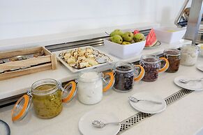 Phos Hotel Adults Only