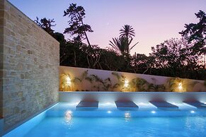 Phos Hotel Adults Only