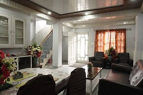 Hill Side Inn By Purple Tree Villa