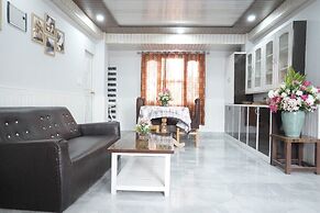 Hill Side Inn By Purple Tree Villa