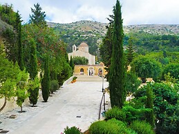 Sanders Olive Shared Pool Apartments