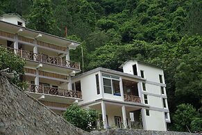 Maulyar Forest Resort