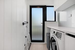 Style Serenity Townhouse with Parking
