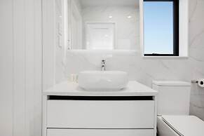 Style Serenity Townhouse with Parking