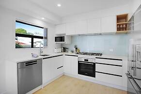 Style Serenity Townhouse with Parking