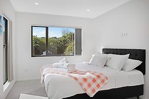 Style Serenity Townhouse with Parking