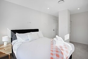 Style Serenity Townhouse with Parking