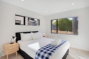 Style Serenity Townhouse with Parking