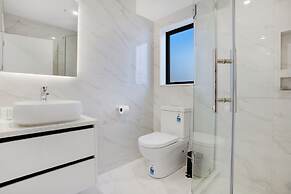 Style Serenity Townhouse with Parking