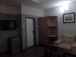 VICMIKE VILLA HOTEL & SUITES