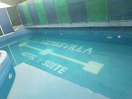 VICMIKE VILLA HOTEL & SUITES