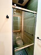 605-Estudio luminoso con balcón