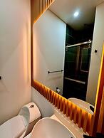 605-Estudio luminoso con balcón