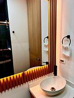 605-Estudio luminoso con balcón