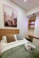 605-Estudio luminoso con balcón