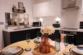 Stylish, Luxury Apartment Sleeps 4 - Southampton