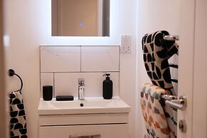 Stylish, Luxury Apartment Sleeps 4 - Southampton