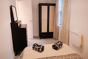 Stylish, Luxury Apartment Sleeps 4 - Southampton