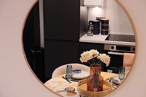 Stylish, Luxury Apartment Sleeps 4 - Southampton