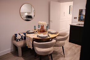 Stylish, Luxury Apartment Sleeps 4 - Southampton