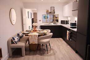 Stylish, Luxury Apartment Sleeps 4 - Southampton