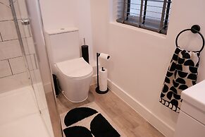 Stylish, Luxury Apartment Sleeps 4 - Southampton