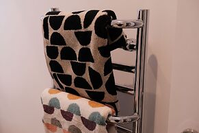 Stylish, Luxury Apartment Sleeps 4 - Southampton