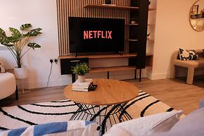 Stylish, Luxury Apartment Sleeps 4 - Southampton