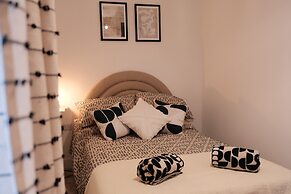 Stylish, Luxury Apartment Sleeps 4 - Southampton