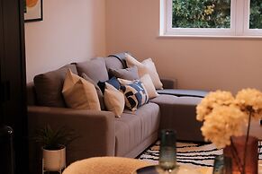 Stylish, Luxury Apartment Sleeps 4 - Southampton