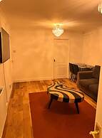 4 Guests - 10min Airport - N E C - Jaguar