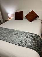 4 Guests - 10min Airport - N E C - Jaguar