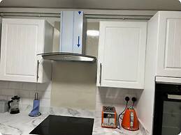 4 Guests - 10min Airport - N E C - Jaguar