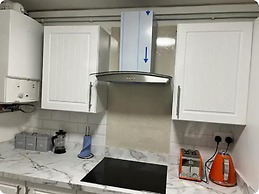 4 Guests - 10min Airport - N E C - Jaguar