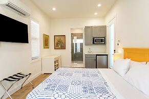 Sorrento Cabana: 1-Bedroom Cabana Near Vanderbilt Beach – Perfect for 