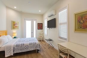 Sorrento Cabana: 1-Bedroom Cabana Near Vanderbilt Beach – Perfect for 