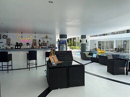 B14 Pool Access Partial Seaview 2brs 1 Bath at Karon