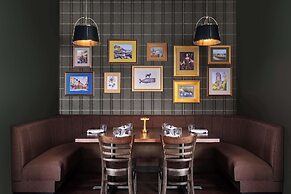 The Well House Hamilton, Tapestry Collection By Hilton