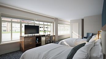 The Well House Hamilton, Tapestry Collection By Hilton