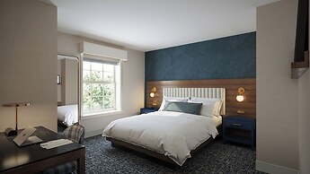 The Well House Hamilton, Tapestry Collection By Hilton