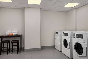 The Well House Hamilton, Tapestry Collection By Hilton