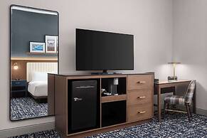 The Well House Hamilton, Tapestry Collection By Hilton