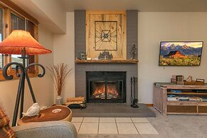 Comfortable 2-bedroom Village at Breckenridge Condo