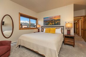 Comfortable 2-bedroom Village at Breckenridge Condo