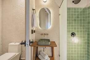 Botánica Manila by HOUSY HOST