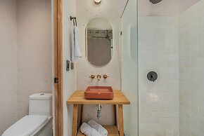 Botánica Manila by HOUSY HOST