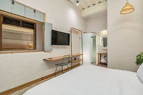 Botánica Manila by HOUSY HOST