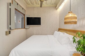 Botánica Manila by HOUSY HOST